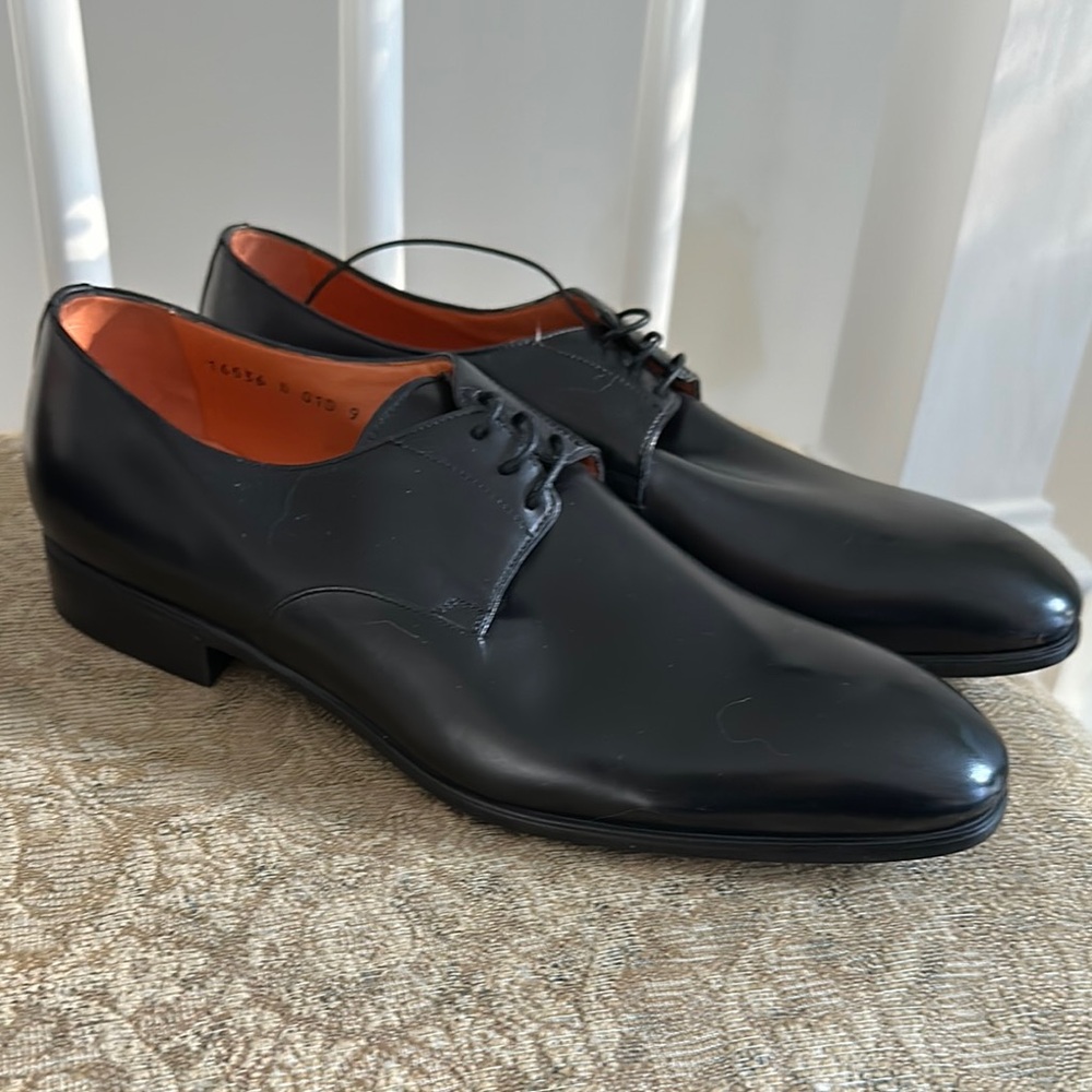 Santoni Black Oxfords with Polished Leather and Traditional Lace-Up Closure